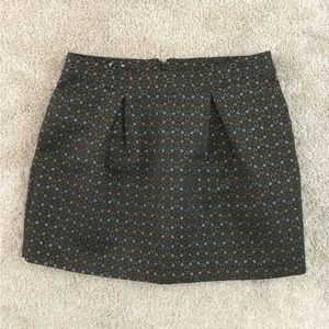 Old Navy size 4 black w/gold and silver designs skirt with pockets